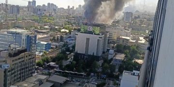 Israel destruye cuartel general de seguridad interna iraní y ofrece alternativa a ciudadanos