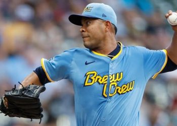 José Quintana sigue sólido en la lomita: Sexta victoria de la temporada con los Cerveceros