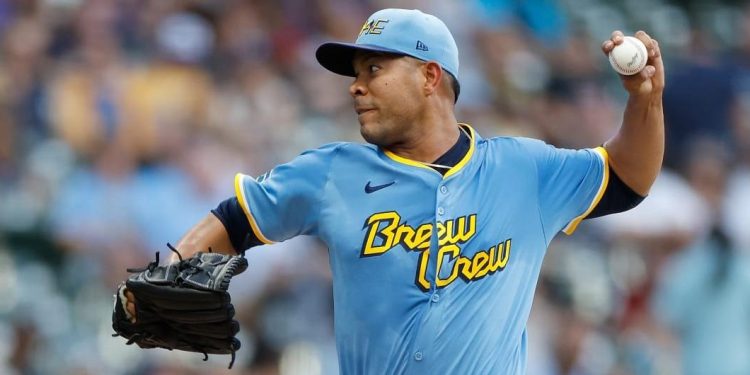 José Quintana sigue sólido en la lomita: Sexta victoria de la temporada con los Cerveceros