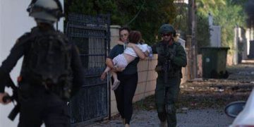 Crecen los estragos por ofensiva iraní: Israel evacúa a más de 2.700 personas y reporta 24 muertos