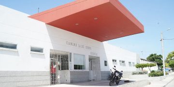 Cuando compartía con su familia frente a su casa, lo asesinan en intento de robo en el barrio Rebolo