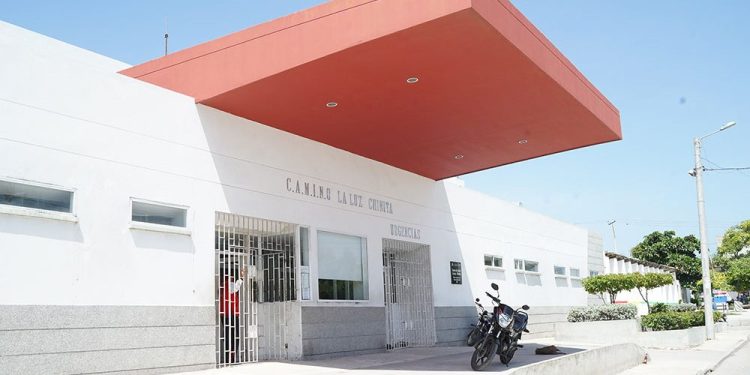 Cuando compartía con su familia frente a su casa, lo asesinan en intento de robo en el barrio Rebolo