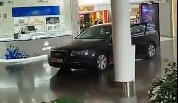 Asalto cinematográfico a joyería dentro de centro comercial en Madrid