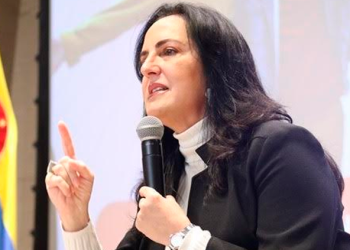 María Fernanda Cabal denuncia penalmente a 19 ministros y altos funcionarios por decreto de consulta popular