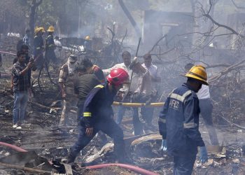 Encuentran con vida a un pasajero del vuelo de Air India tras trágico accidente