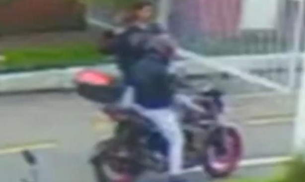 Se entrega conductor de moto que transportó al presunto sicario de Miguel Uribe Turbay