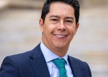 Congreso aprueba contrato laboral para estudiantes del SENA: impulso clave del senador Pedro Flórez