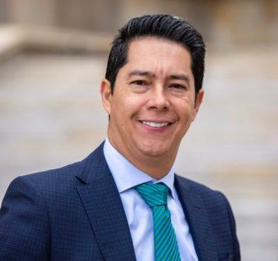 Congreso aprueba contrato laboral para estudiantes del SENA: impulso clave del senador Pedro Flórez