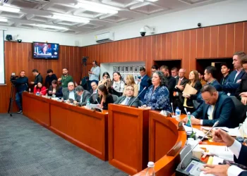 Acuerdo en reforma laboral: microempresas tendrán alivios temporales en pago de recargos