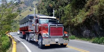 Camioneros denuncian incumplimiento del Gobierno tras eliminación de artículo clave en reforma laboral