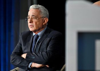 Juristas y exmagistrados advierten falta de pruebas contra Álvaro Uribe en juicio por manipulación de testigos