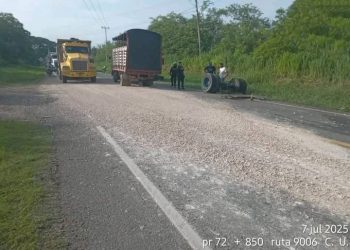 Volcamiento de volqueta en el kilómetro 73 de la vía La Cordialidad: autoridades atienden la emergencia