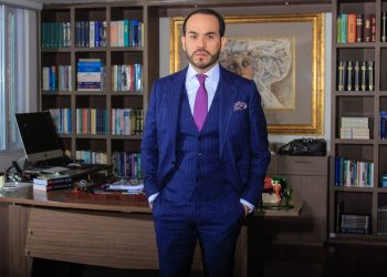 “Juraron proteger la Constitución, no al tirano”: De La Espriella alerta por control electoral de Petro