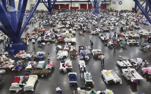 Texas bajo el agua: sube a 82 el número de fallecidos por inundaciones