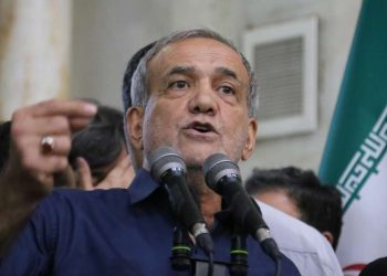 Presidente de Irán acusa a Israel de intentar asesinarlo durante reunión de altos mandos