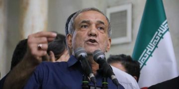 Presidente de Irán acusa a Israel de intentar asesinarlo durante reunión de altos mandos