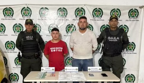 Capturan a dos presuntos extorsionistas de ‘Los Costeños’ que entregaban panfletos en taxi en el Centro de Barranquilla