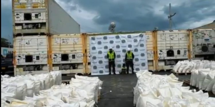 Policía incauta 4,1 toneladas de cocaína camufladas en harina con destino a Europa