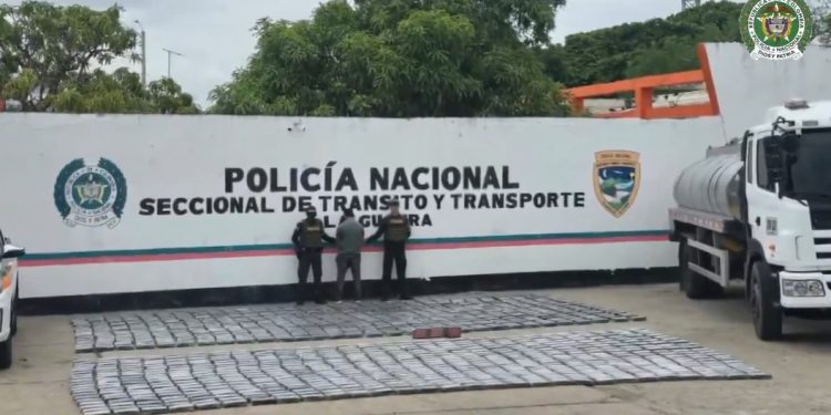 ¡Golpe al narcotráfico en La Guajira! Policía incauta más de una tonelada de cocaína en camión que iba hacia Maicao