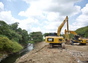 CRA inicia obras para recuperar capacidad hidráulica y ambiental del Arroyo León