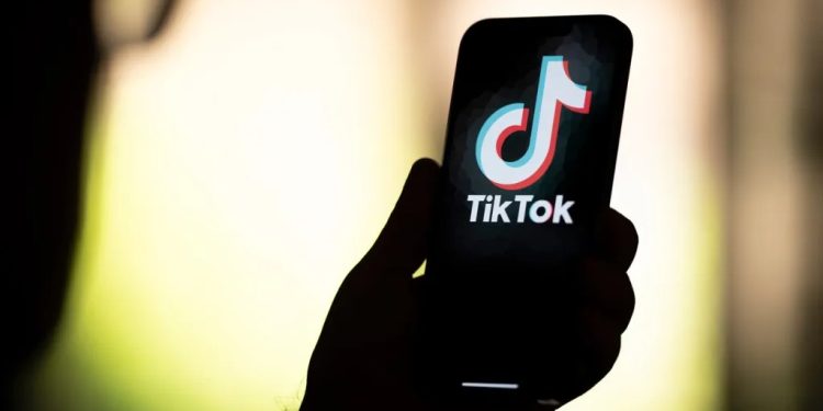 Padre asesinó a su hija de 16 años por negarse a borrar su cuenta de TikTok en Pakistán