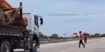 Adolescente muere arrollado por tractomula mientras jugaba a esquivar vehículos en vía del Cesar