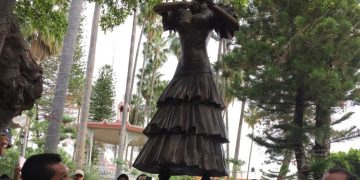 Quieren tumbar la estatua de Florinda Meza en su pueblo tras quedar “mal parada” por serie de Chespirito