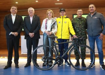 La Federación Deportiva Militar recibió implementación deportiva de ciclismo
