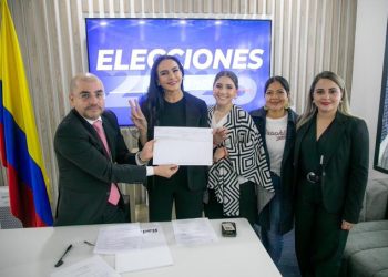 Luz María Zapata inscribe comité para recoger firmas y lanzarse a la Presidencia en 2026