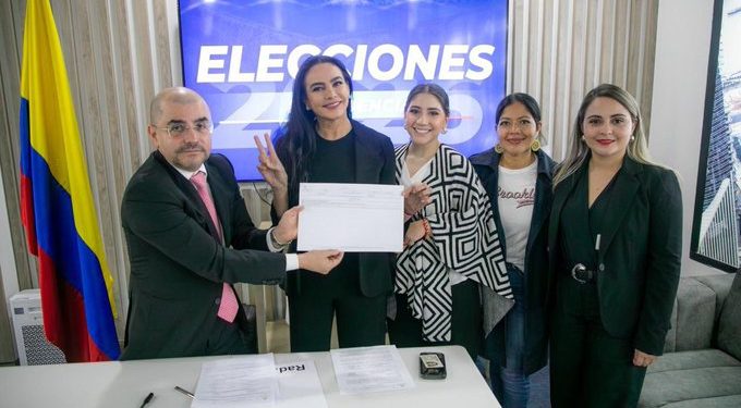 Luz María Zapata inscribe comité para recoger firmas y lanzarse a la Presidencia en 2026