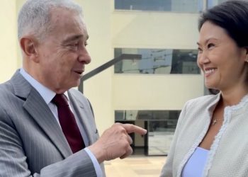 Keiko Fujimori expresa respaldo a Álvaro Uribe tras decisión judicial en su contra