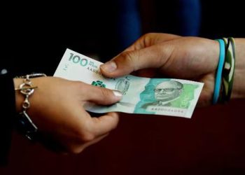 Así puede identificar si un billete de $100.000 es falso ante la alerta por falsificaciones en Colombia