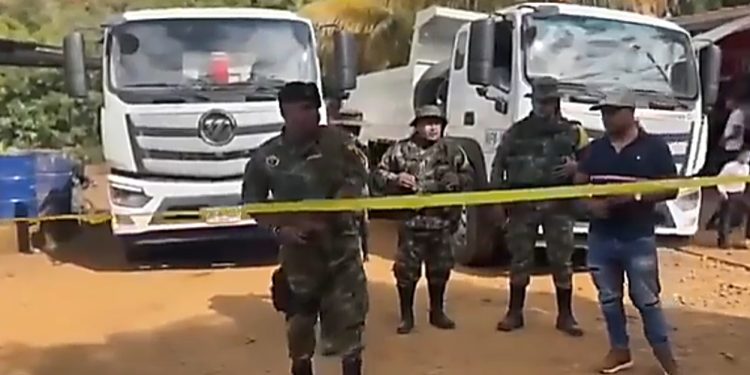 Disidencias entregan maquinaria en el Cauca y exhiben control territorial ante la pasividad del Estado
