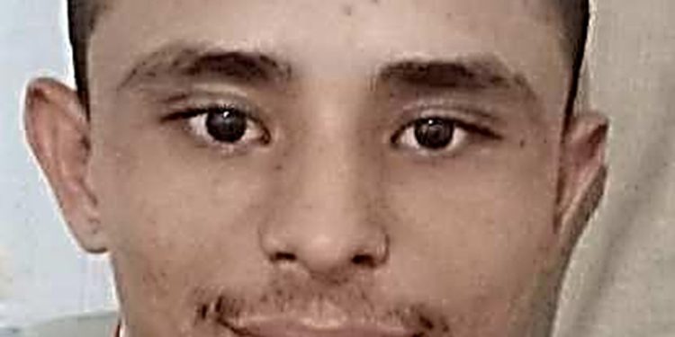 Era mototaxista: hallan muerto a joven desaparecido en playas de Sabanilla, con impactos de bala en cabeza y pecho