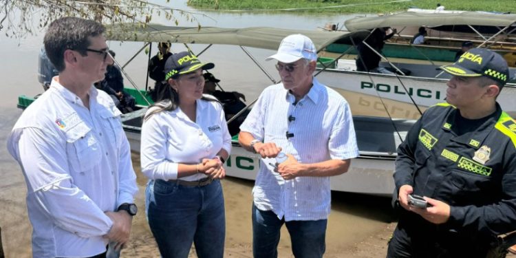 Gobernador Verano entrega dos lanchas a la Policía para fortalecer seguridad en municipios ribereños
