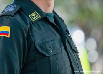 Destituyen e inhabilitan por 20 años a patrulleros que retuvieron ilegalmente a un ciudadano y le quitaron $753 millones