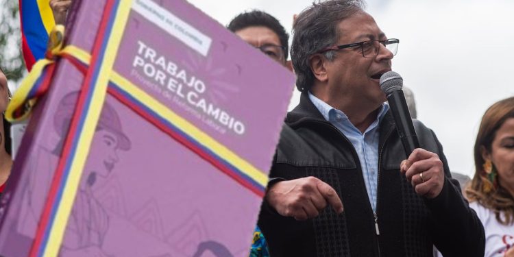 Gobierno impone reforma a la salud por decreto, sin pasar por el Congreso