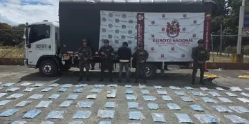En el Cauca, Ejército y Policía incautan más de una tonelada de marihuana tipo exportación camuflada en tubos