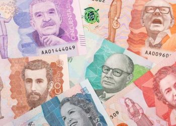Docentes recibirán aumento salarial escalonado tras acuerdo entre el Gobierno y sindicatos
