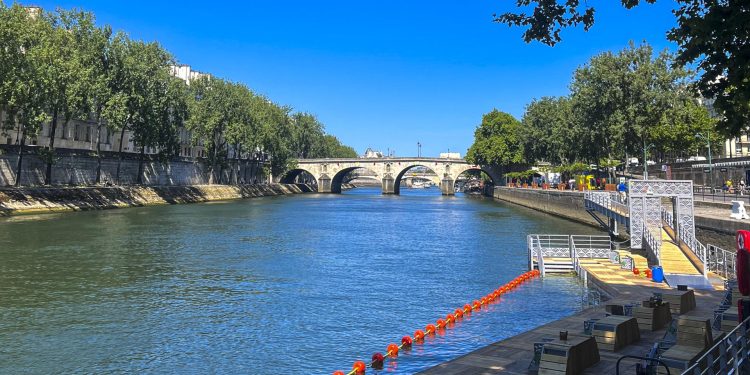 París abre el Sena al baño tras 102 años de prohibición