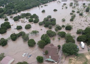 Aumenta a 89 la cifra de muertos por inundaciones en Texas