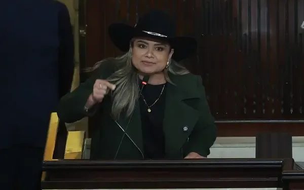 Lina Garrido enciende el Congreso: “Aquí huele a azufre”, dice a Petro