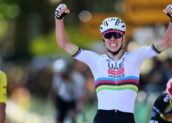 Pogacar alcanza su victoria número 100 y pone presión en la cima del Tour de Francia
