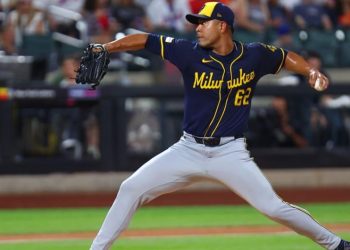 La ofensiva latina de los Mets castiga a José Quintana en Nueva York