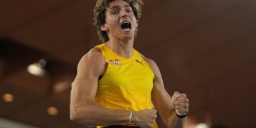 Duplantis rompe por decimotercera vez el récord mundial de salto con pértiga