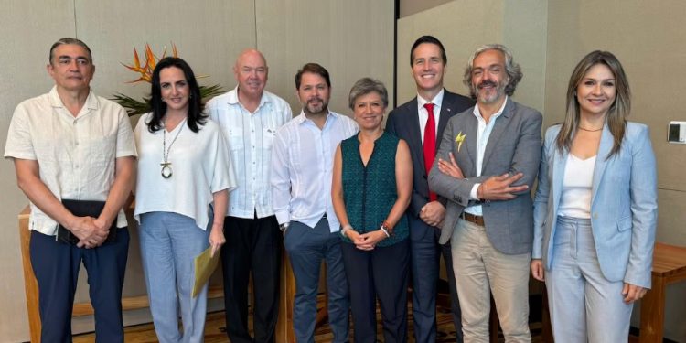 Precandidatos presidenciales dialogan con líderes de EE. UU. en Cartagena