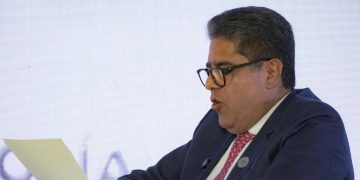 Contraloría alerta posible suspensión del PAE: más de 3,5 millones de estudiantes en riesgo