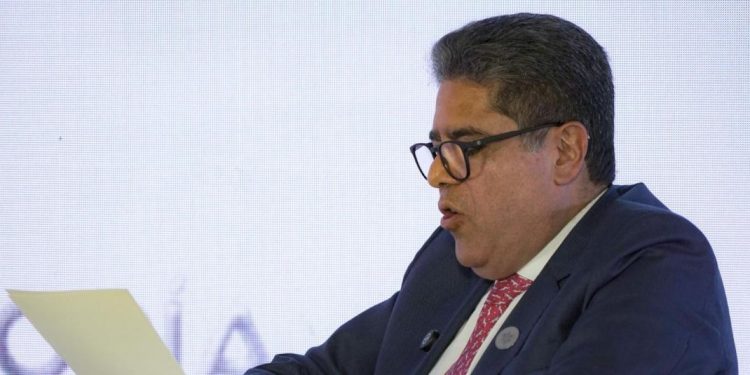 Contraloría alerta posible suspensión del PAE: más de 3,5 millones de estudiantes en riesgo