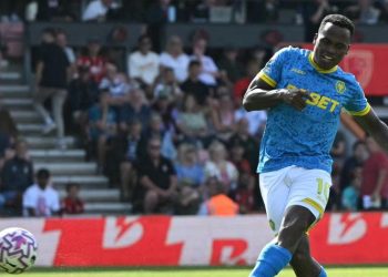 Jhon Arias debuta como titular en la Premier, pero el Wolves sigue sin levantar cabeza