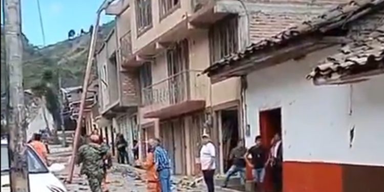 Ataque con explosivos y drones sacude La Vega, Cauca, durante su aniversario; seis personas resultan heridas